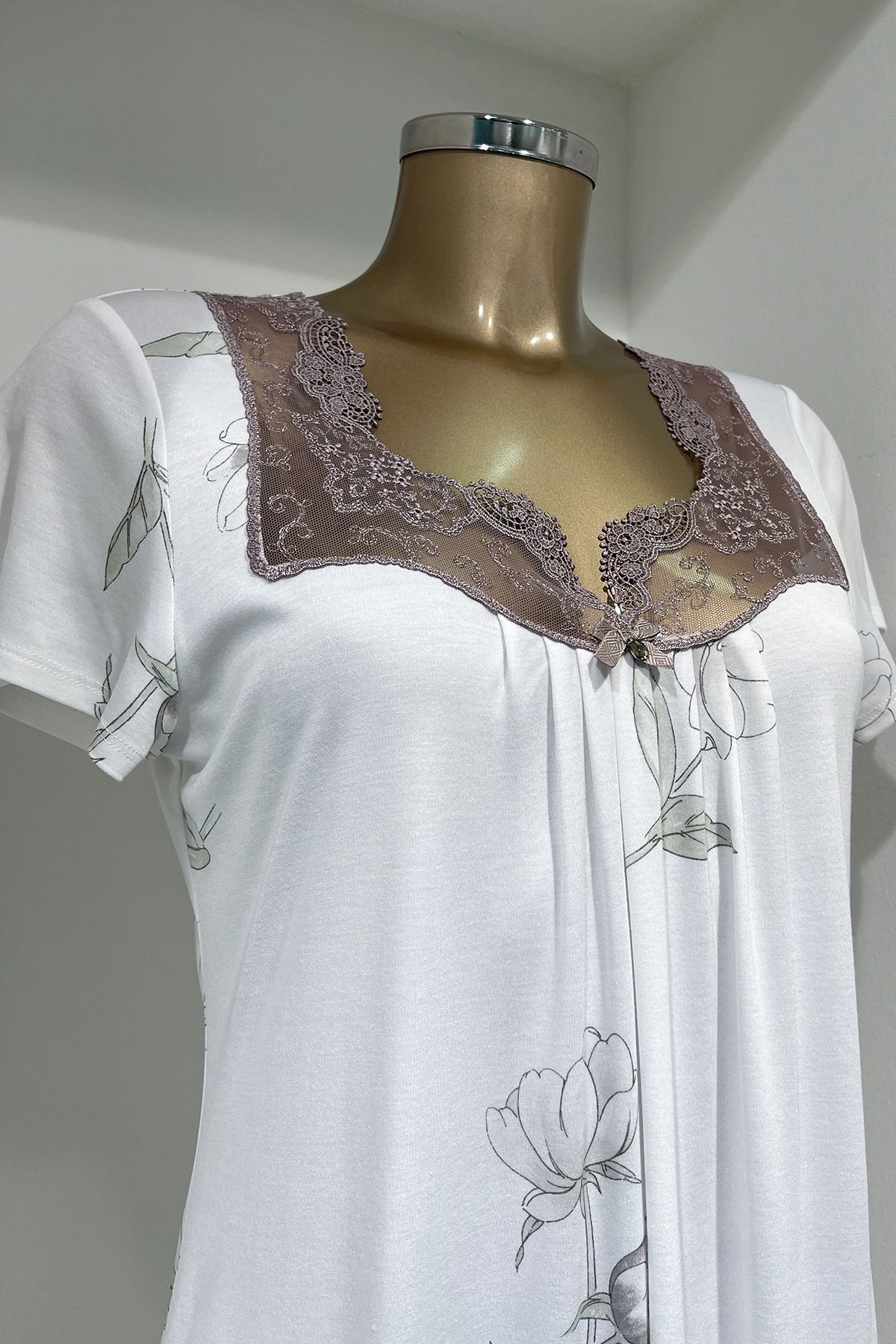 Сорочка из вискозы с кружевом (56136-8) по цене 6900 руб. | laete