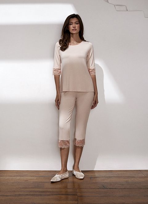 Пижама с брюками из вискозы с кружевом фото