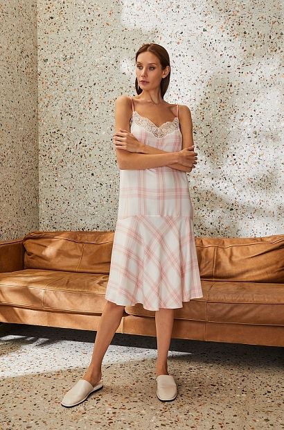 laete Сорочка женская с кружевом