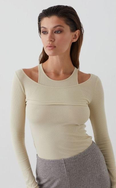 Топ женский&nbsp;&nbsp;из хлопка молочный холодный (61877-1) фото