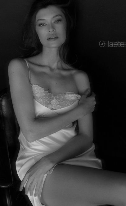 Сорочка женская из вискозы с кружевом белая лилия (61800-1) фото